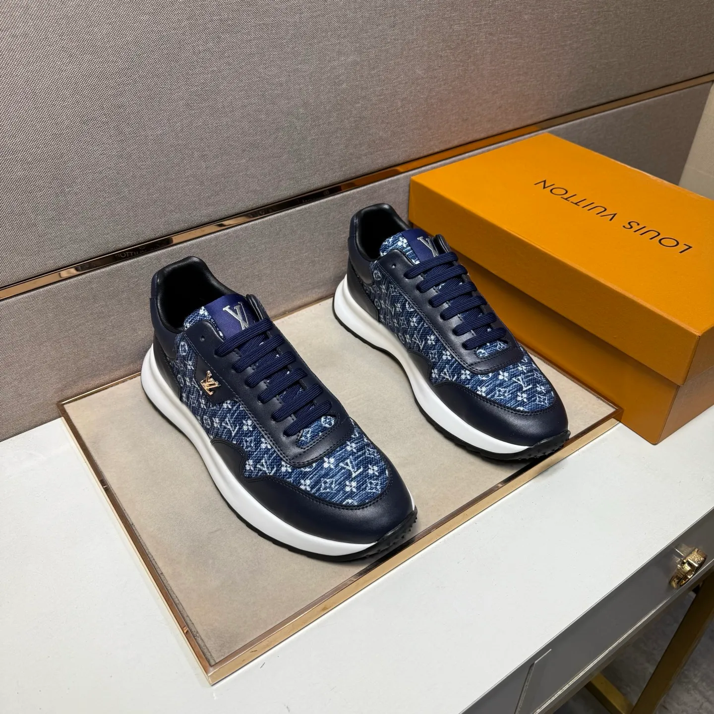 ⬛️Ex-factory price p442【LV～】men's casual shoes, 2025z cabinet sales simultaneously 🔶Size: 38-44 #️⃣ 🔷3 colors🔜The upper is made of multi-material splicing ➕Genuine leather lining, comfortable and breathable, sole: original comfortable and wear-resistant outsole, ⚠️real thing📱photographed🎬real thing is better📢📢📢